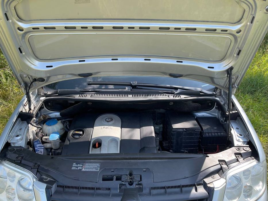 Продам Volkswagen Touran 2004 год