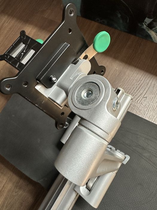 Uchwyt na dwa monitory Tekinion - profesjonalne