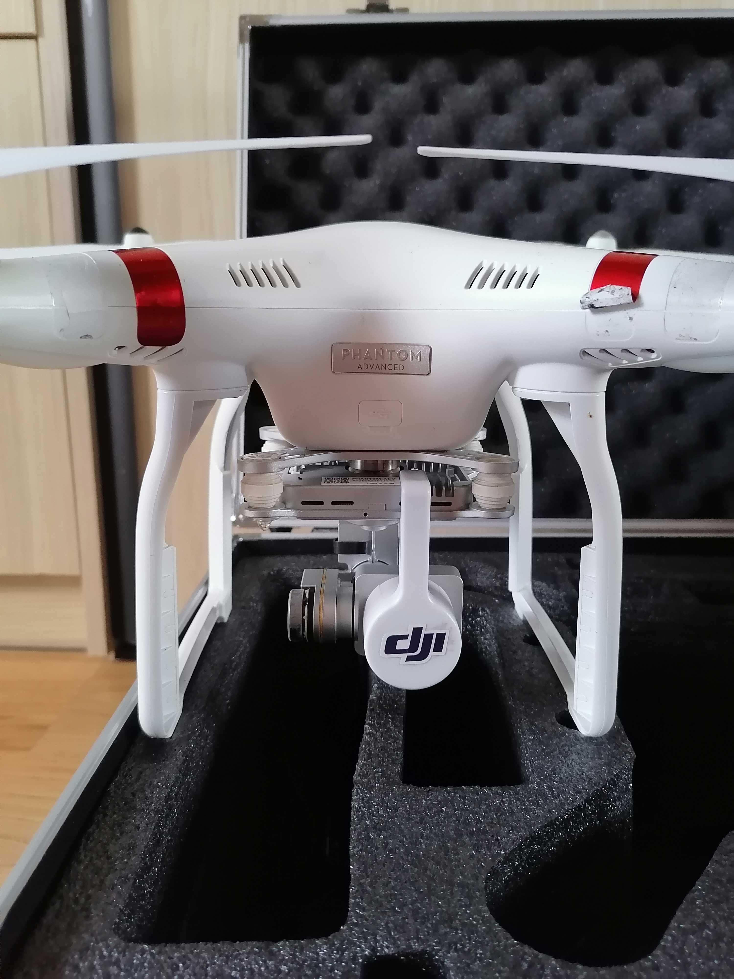 Dron DJI Phantom 3 Advanced + 2x baterie + walizka