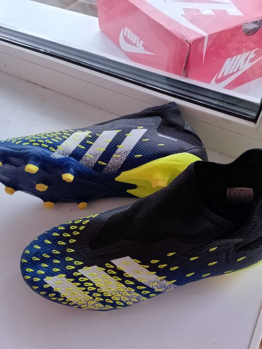 Буци футбольні адідас