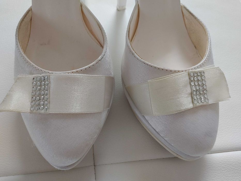 Buty slubne r. 36 biale satynowe