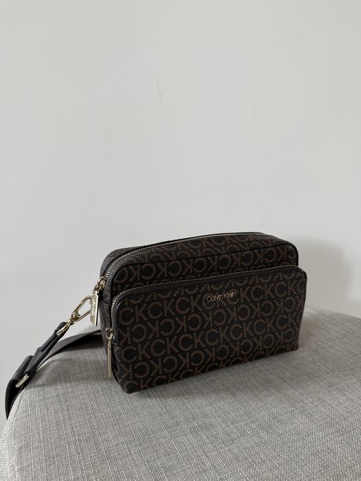 Brązowa torebka Calvin Klein CK monogram Must Camera Bag