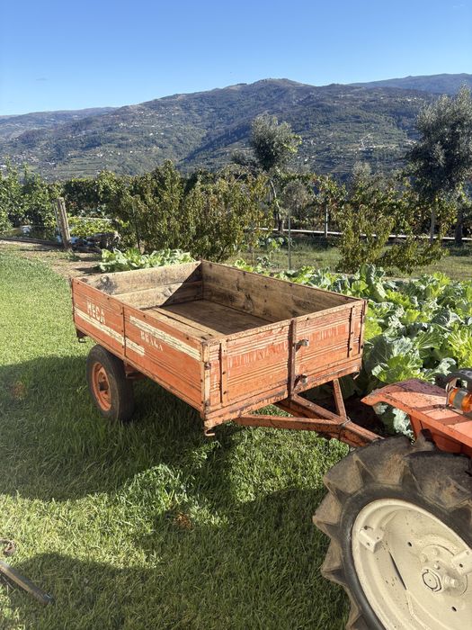 Reboque para trator pequeno