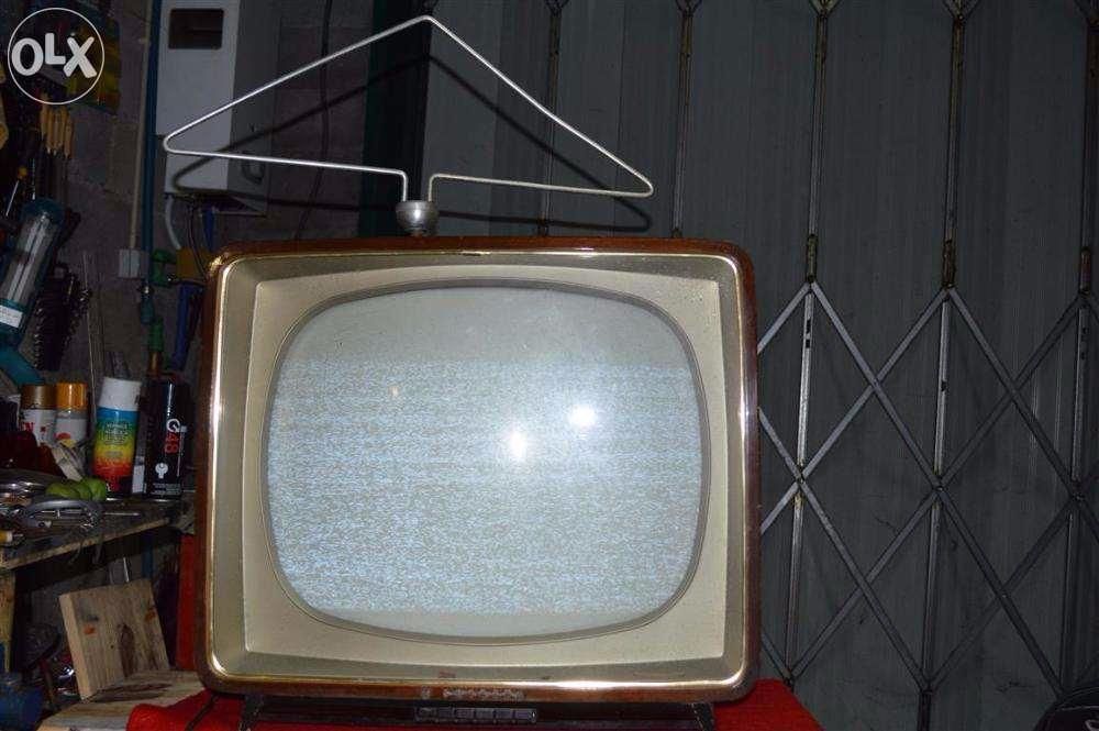 Televisão Philips muito antiga