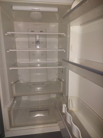 Большой холодильник Аристон. Но фрост.