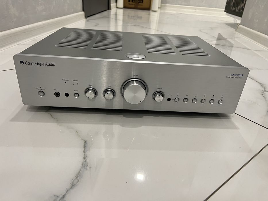 Интегральный усилитель Cambridge Audio Azur 651A