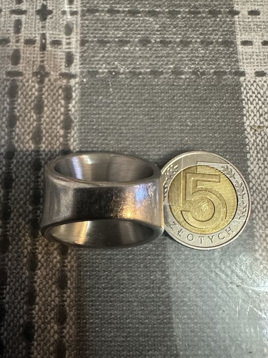 Pierscionek ze stali nierdzewnej