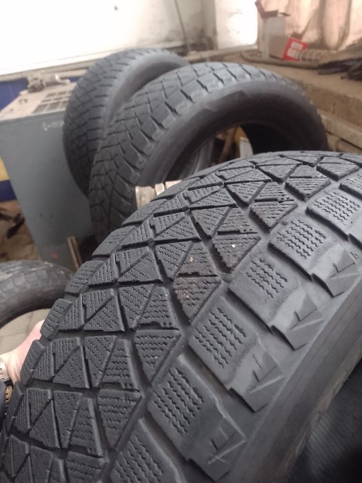 Bridgstone Blizzak DM-V2 255/55R18