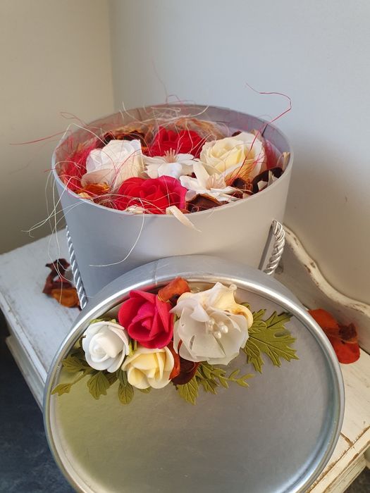 Box Dzień Nauczyciela kwiaty mydlane róże.