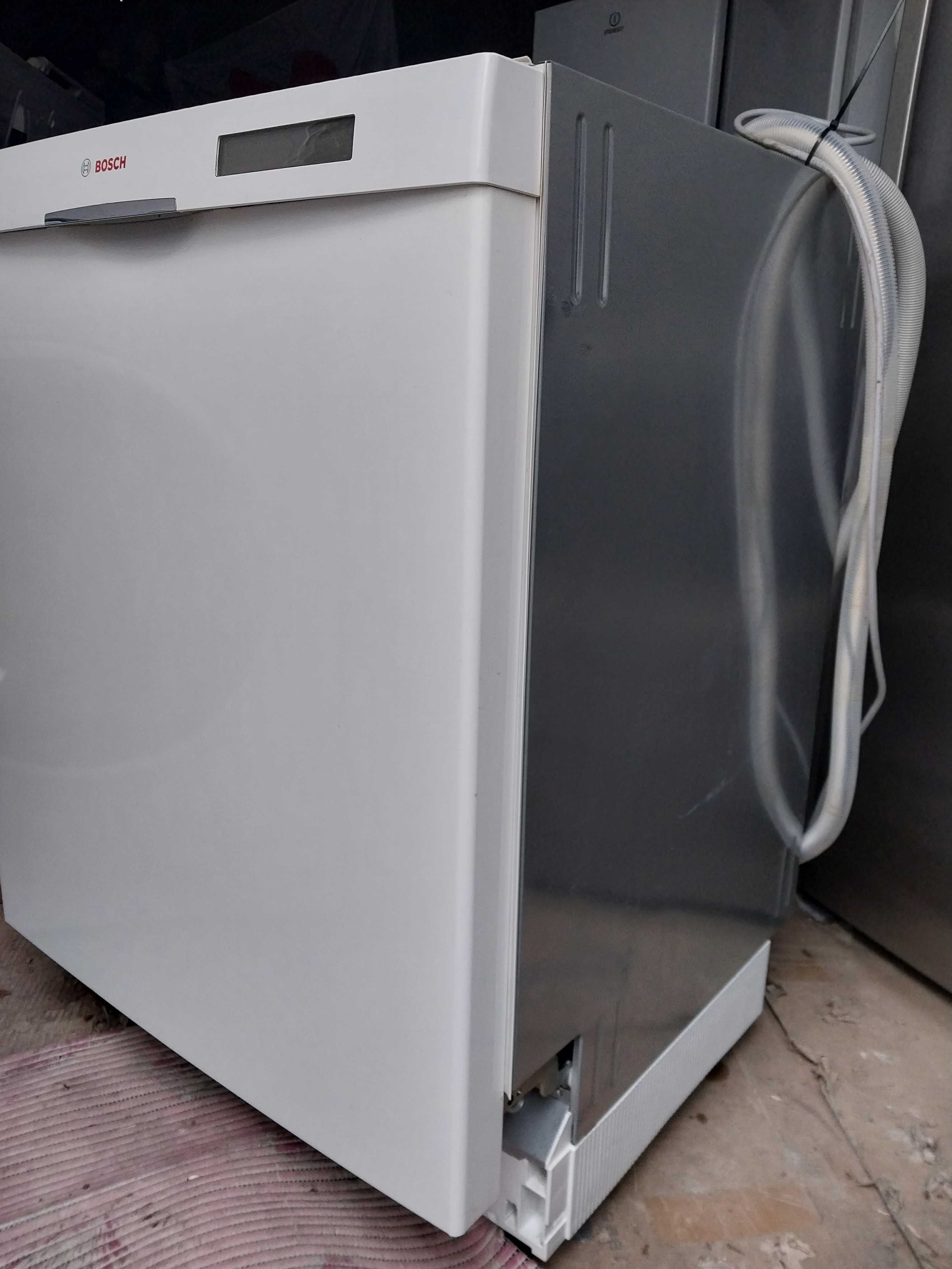 Встроенная посудомоечная машина   BOSCH  SGU49TO2SK/10