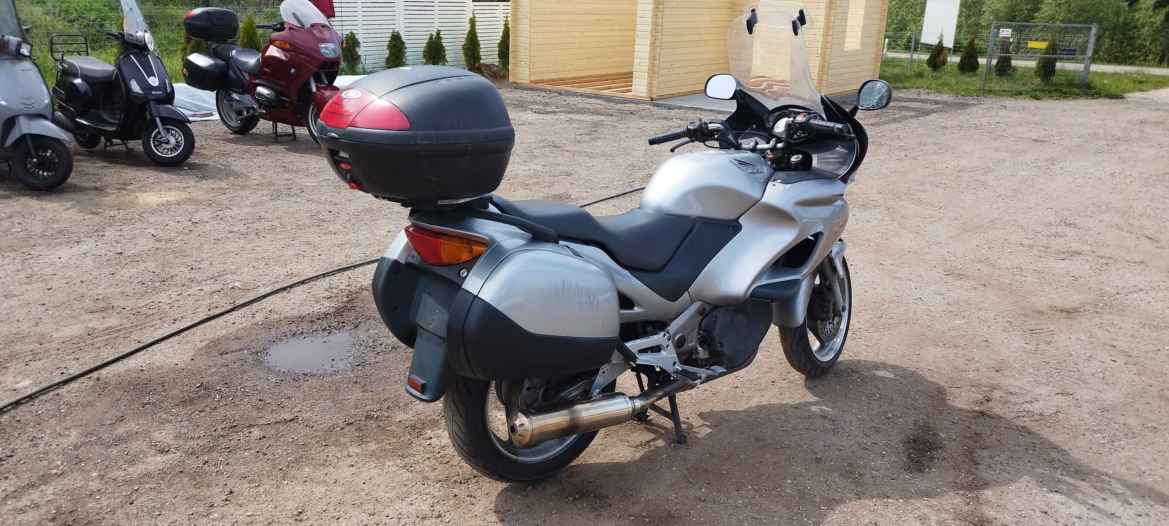 Honda Deaville 650 cm3