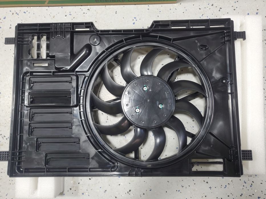 Дифузор з вентиляторами Ford Escape 2.5 2013-2020