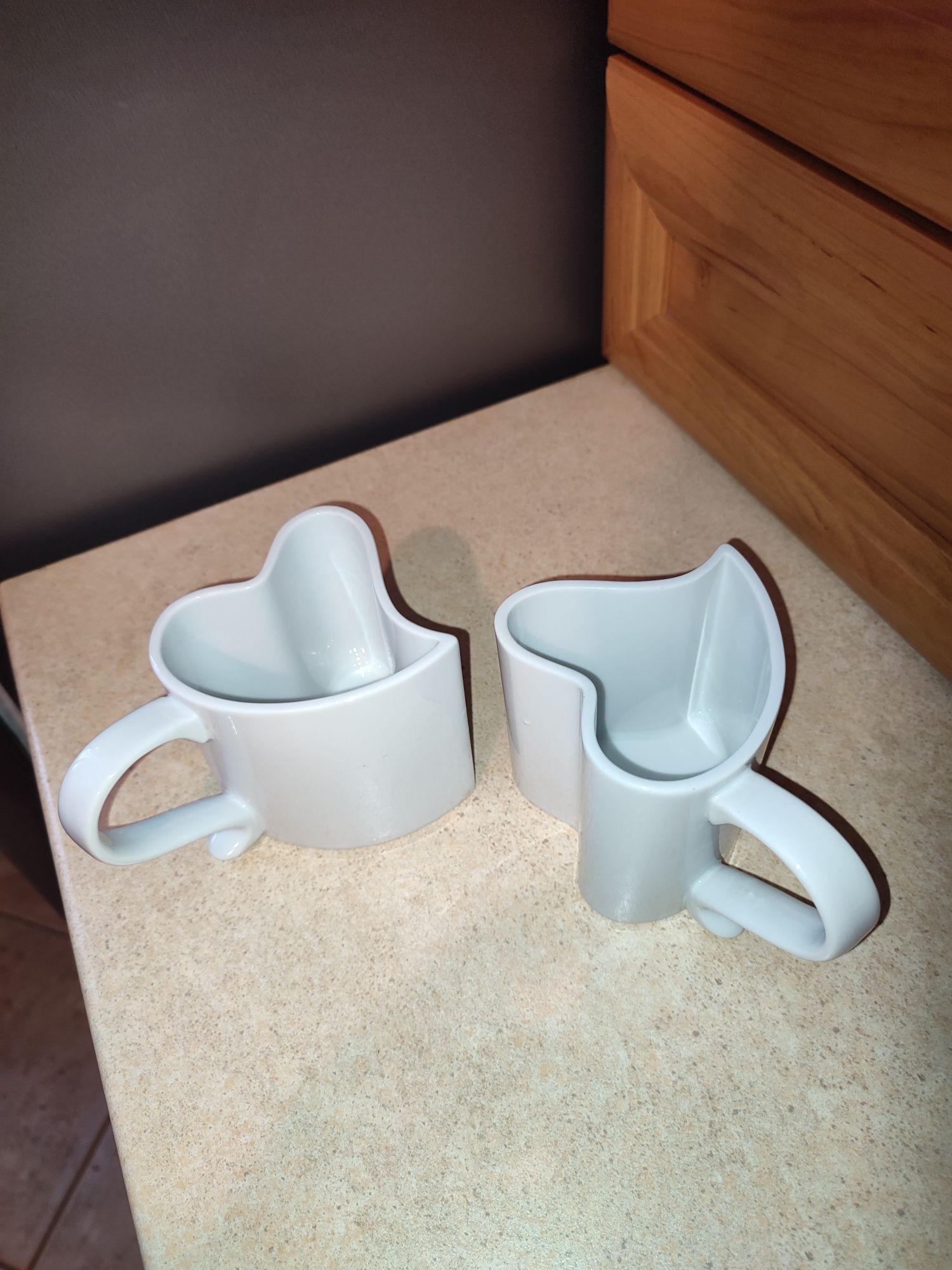 Śliczny zestaw dwóch kubków porcelana