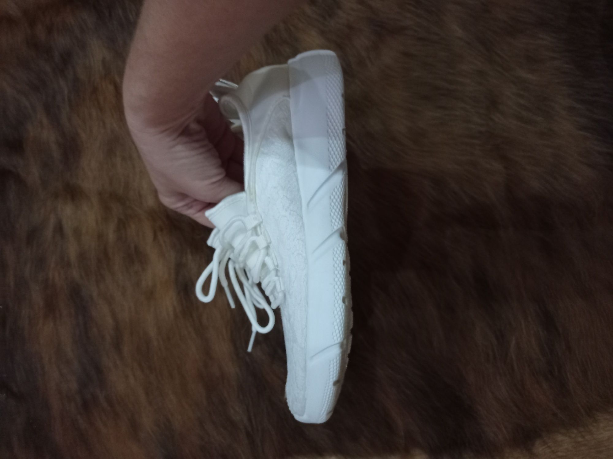 Светящиеся белые кроссовки