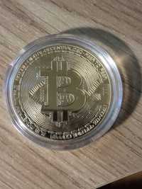 Bitcoin золотого кольору в чохлі для колекціювання