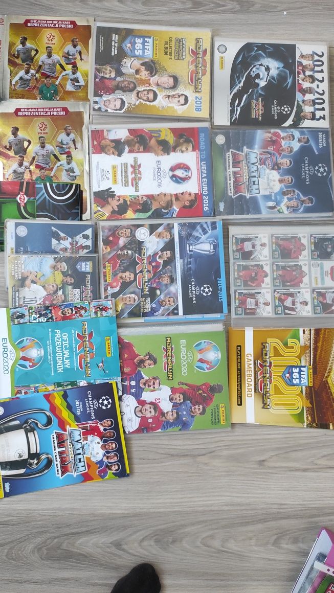 9 albumów panini ponad 1000 kart kolekcjonerskich