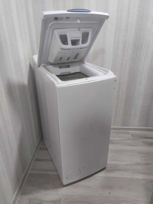 Продам пральну машину Whirlpool AWE 66710