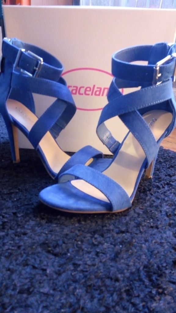 Sandálias azul forte