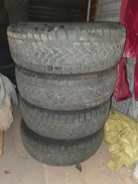 4 opony zimowe z felgami stalowymi  215/65/16R