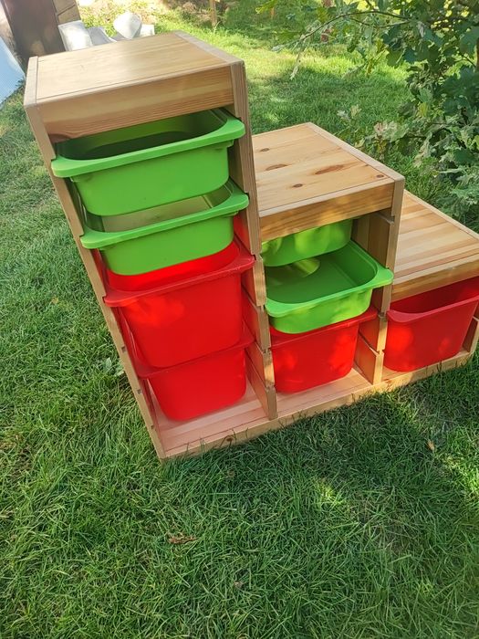 Regał z pojemnikami ikea