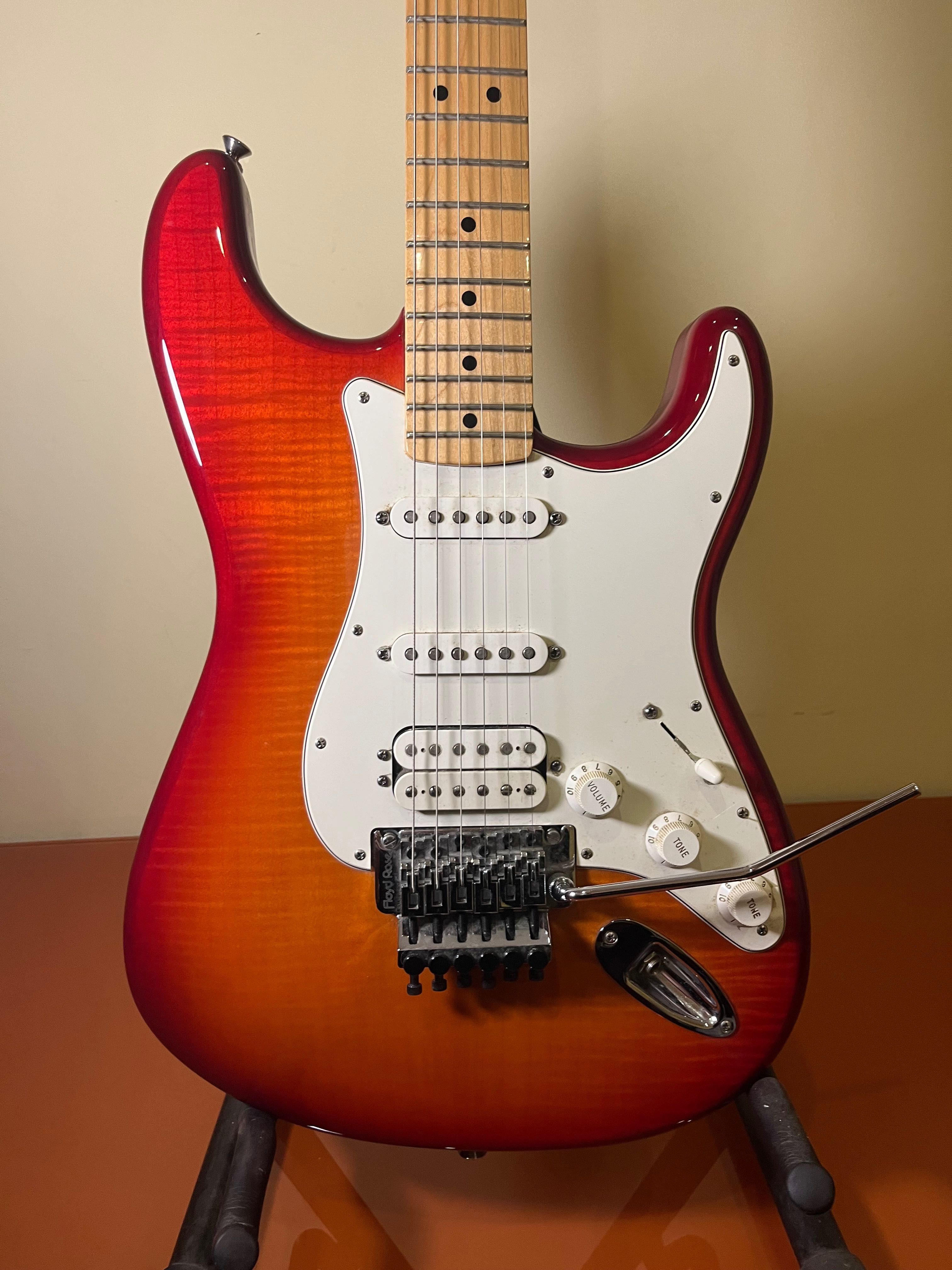 Fender Stratocaster HSS Floyd Rose MN 770€.