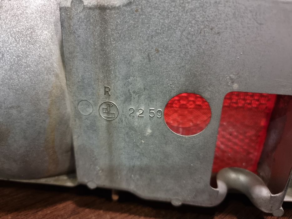 Farolins traseiros Mercedes W116