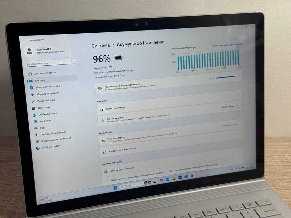 Surface Book • i5 • Nvidia 1Gb • 8GB RAM • 256GB SSD • Win 11 Pro •