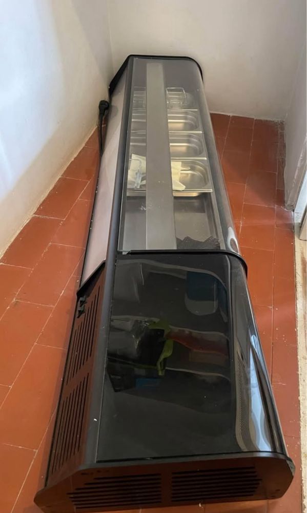 Vitrine refrigerada para sushi bar