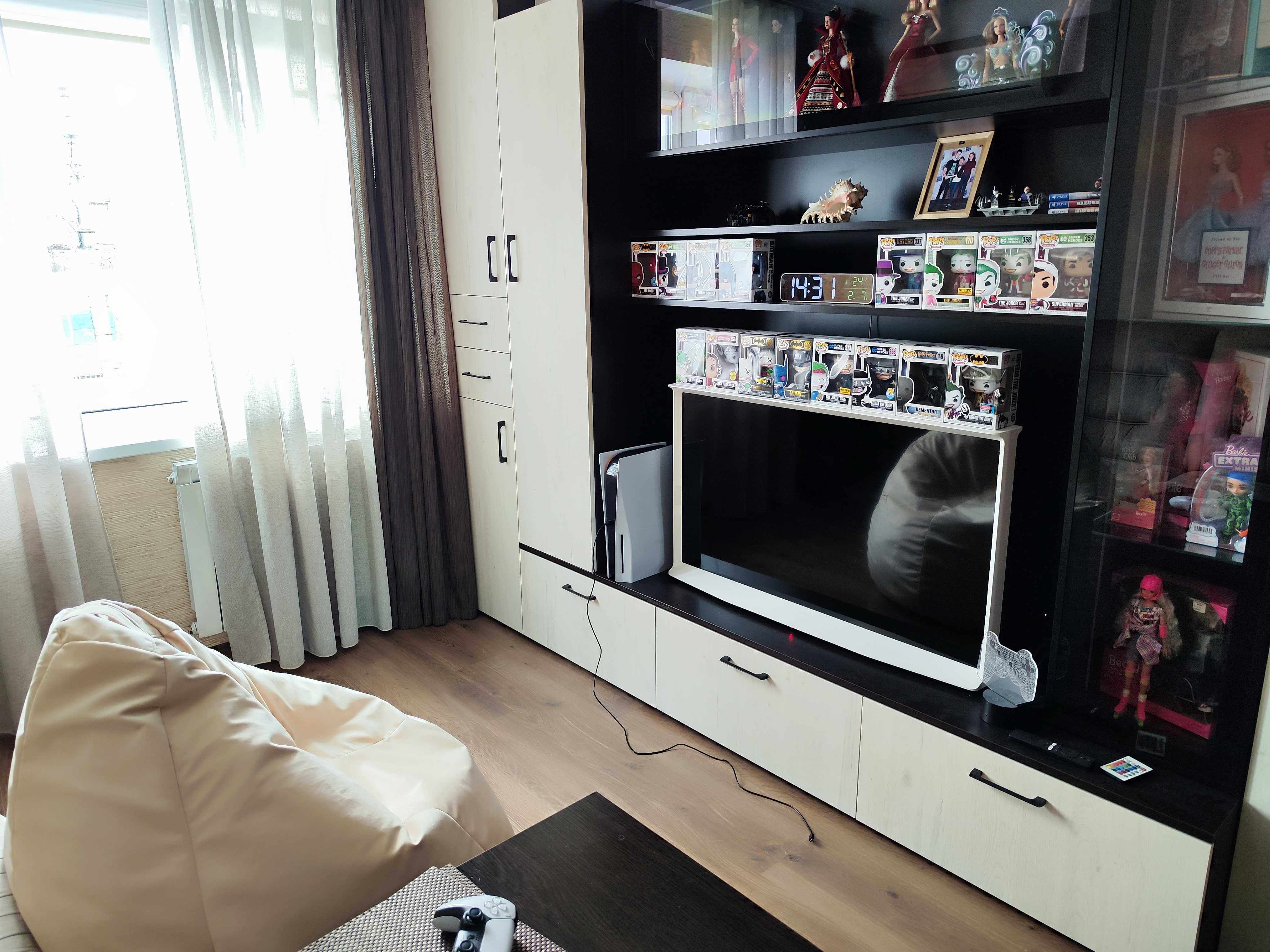 Samsung The Serif 43" QLED | Smart TV | є пошкодження корпусу