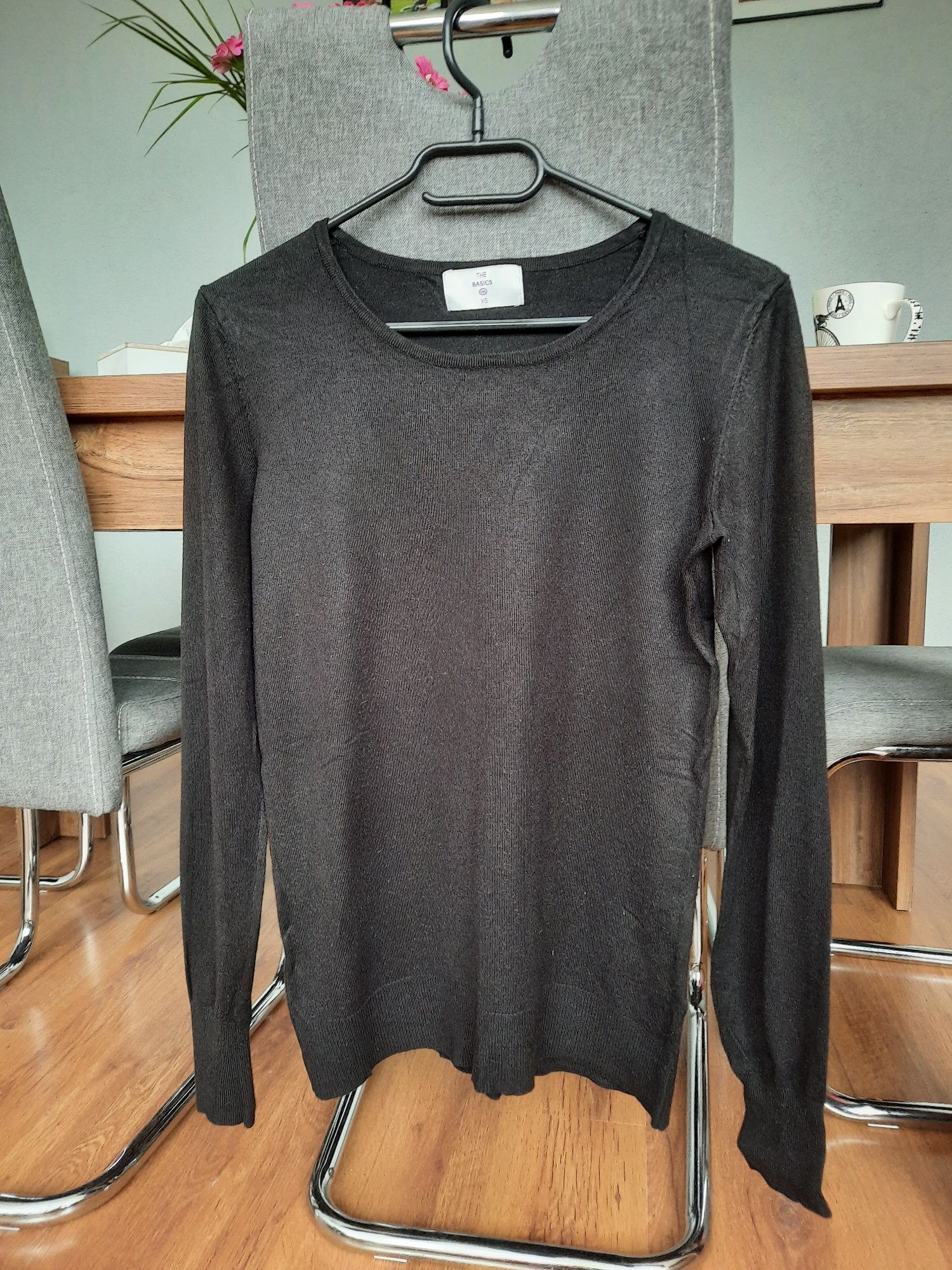 Czarny sweterek damski, rozmiar S/M