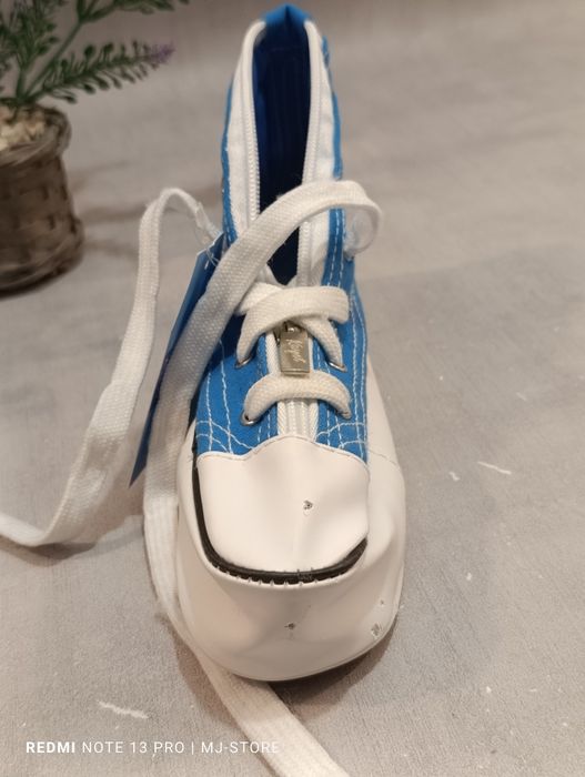 Piórnik but tenisowka