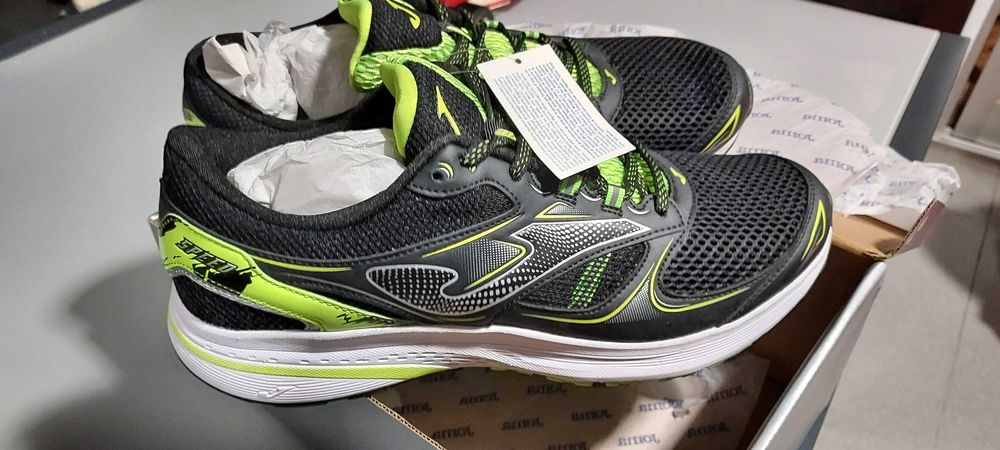 Sapatilhas Joma embaladas