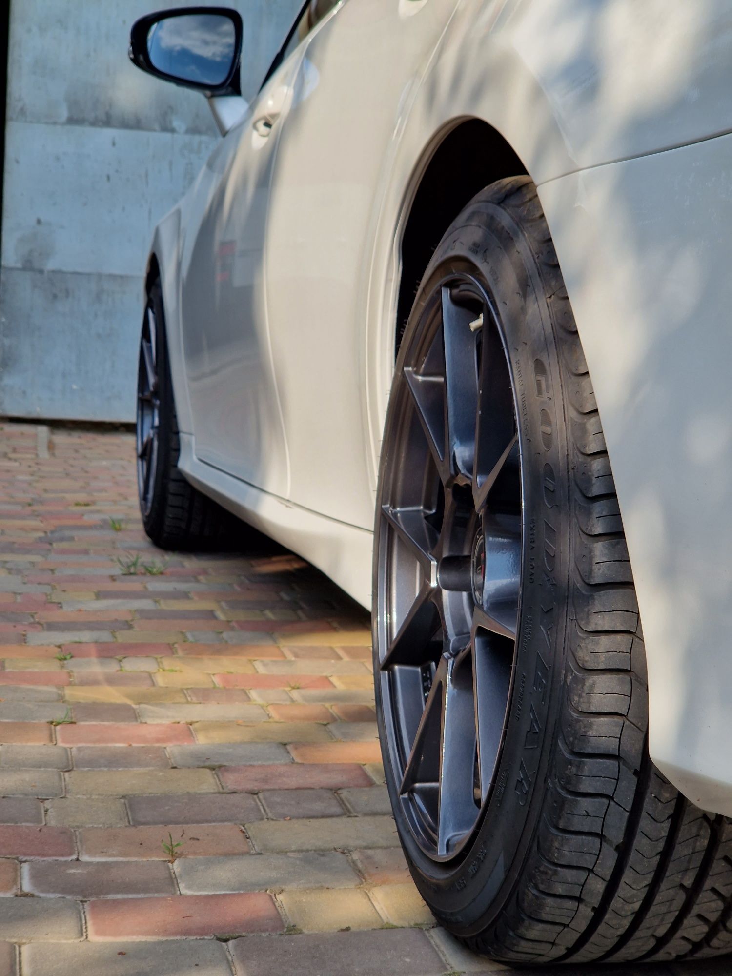 Диски 2FORGE з гумою 235/45 R18