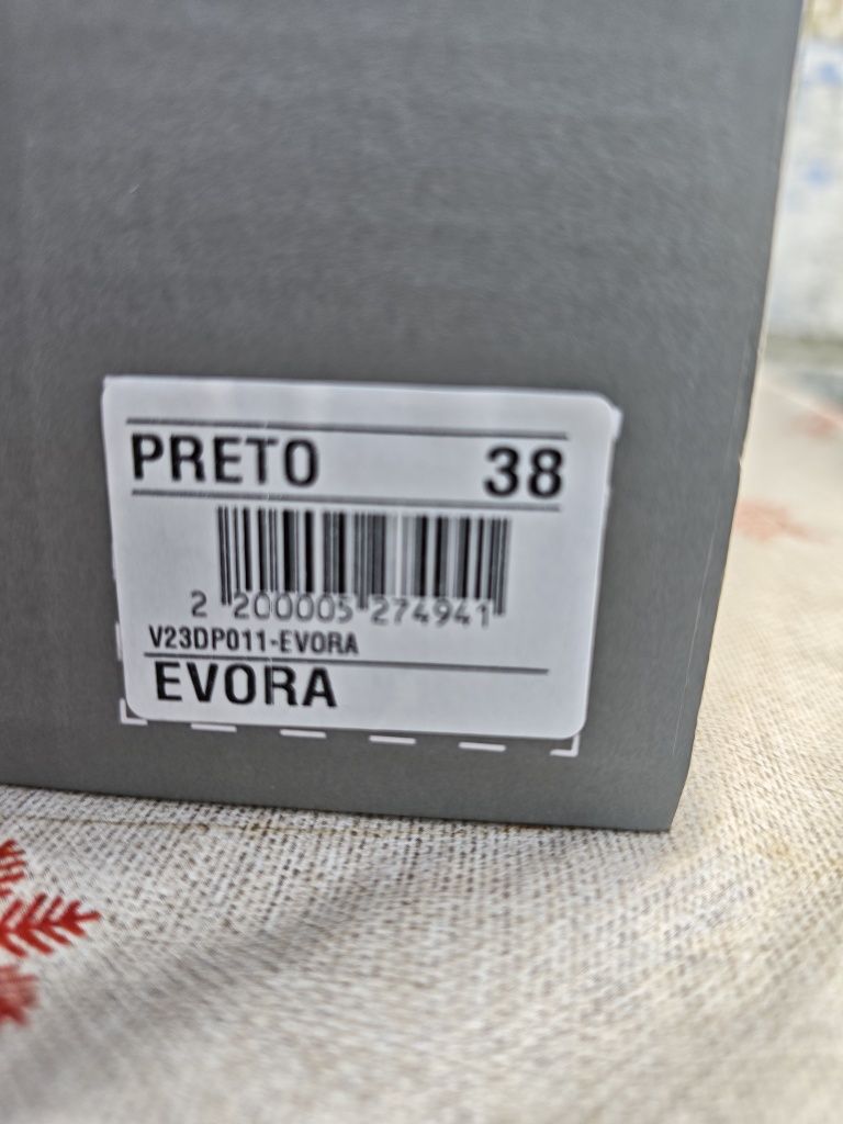 Tênis de senhora, N° 38 NOVOS na caixa.