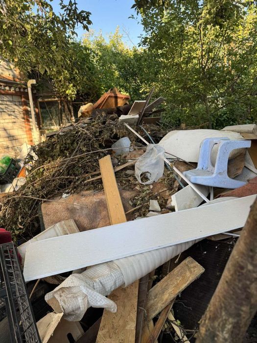 Вивіз сміття. Вивіз будівельного сміття, хламу.
