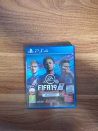 EA gra na PS4 FIFA19