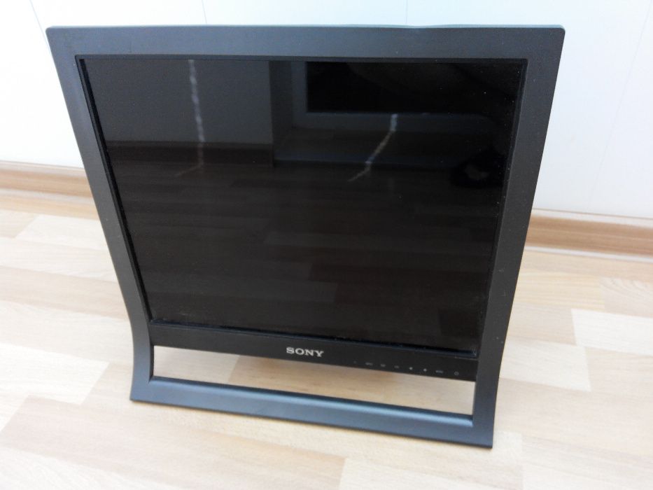 Монитор 17" LCD Sony SDM-S73