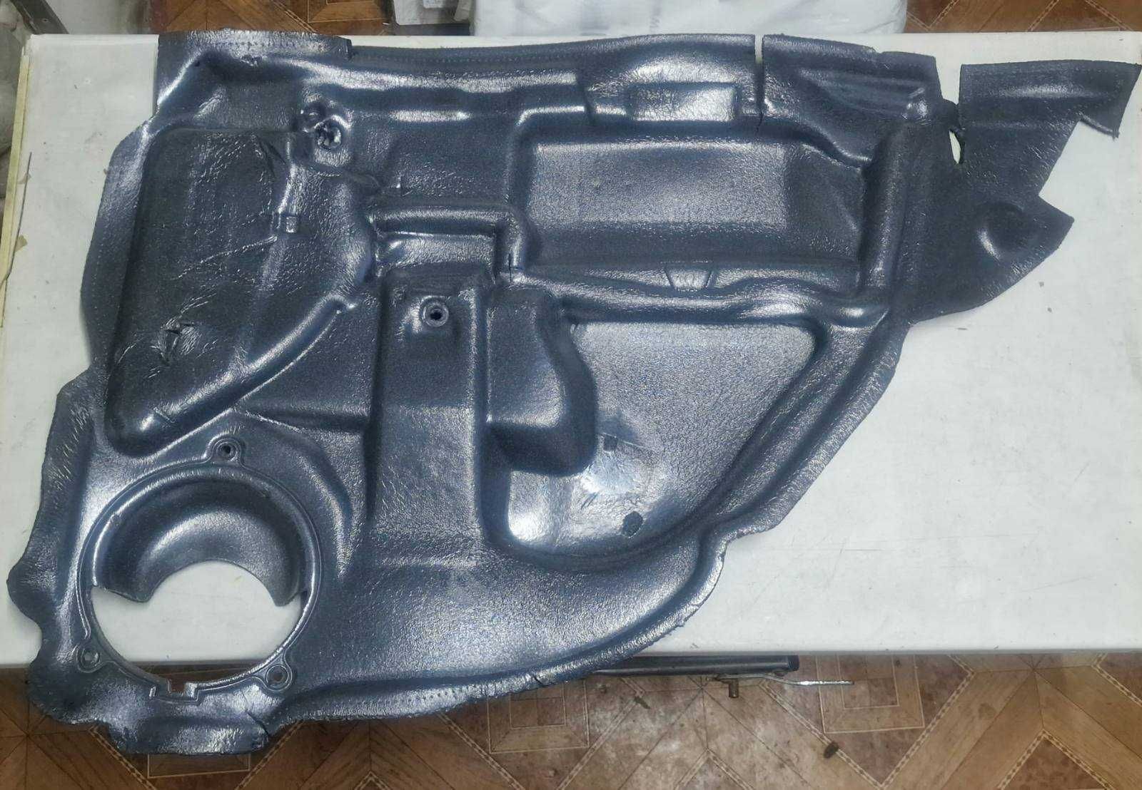 Заводська шумоізоляція задніх дверей Mercedes W203 (седан)