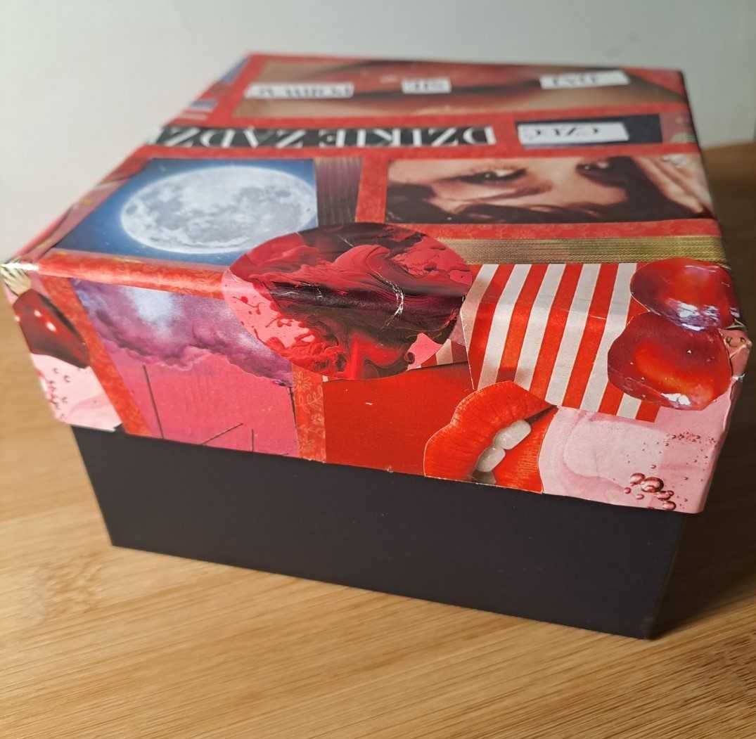 Autorski kolaż na pudełku prezentowym pokryty lakierem do dekupażu