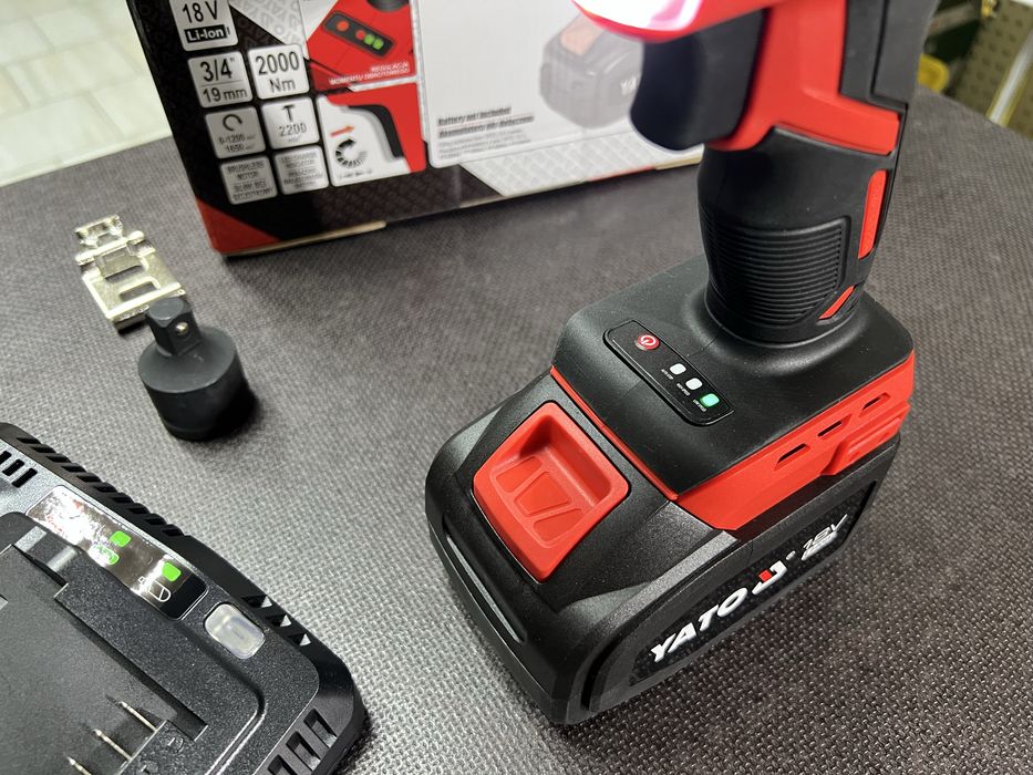 Аккумуляторный ударный гайковерт 2000 Нм YATO YT-828076 + акб 6Ач + зу