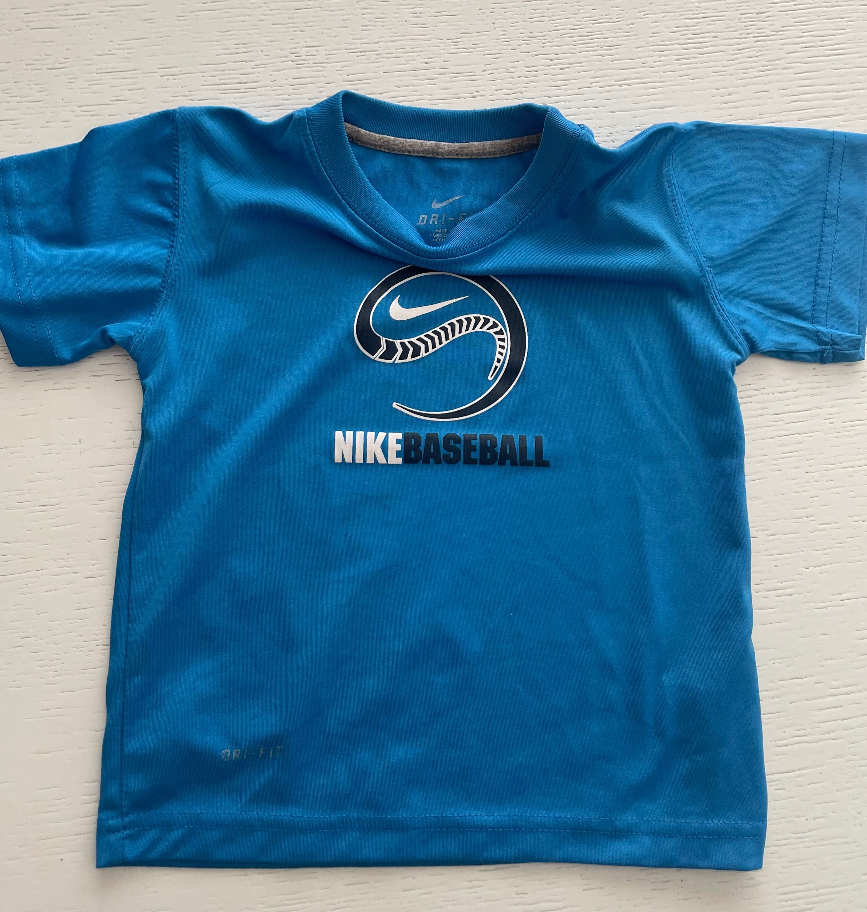 Vendo conjunto de 3 t-shirt 3/4A