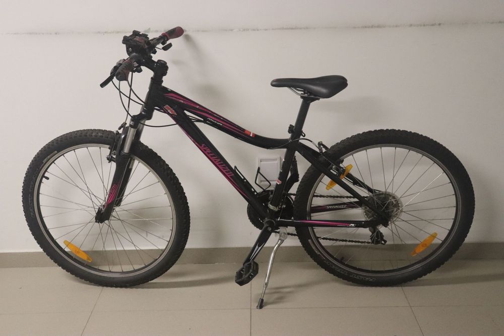 Bicicleta de menina da marca Specialized