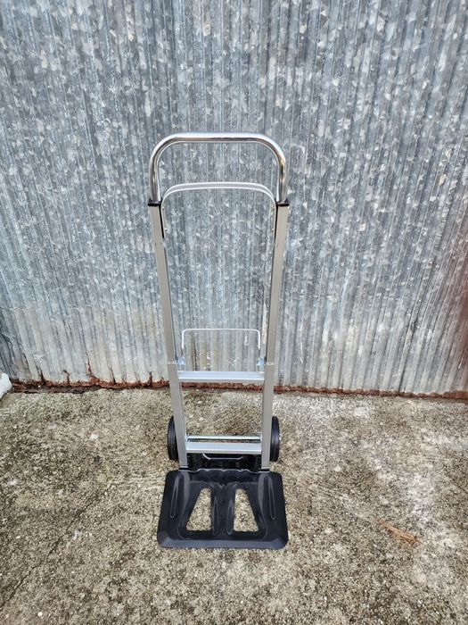 Carrinho para carregar volumes e novo todo em alumínio