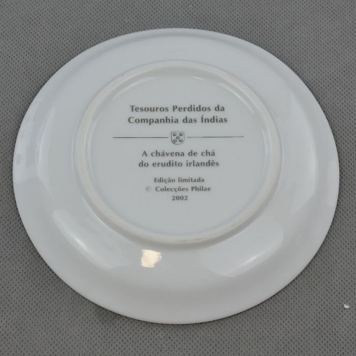 Taça e pires em porcelana - Reprodução de Companhia das Índias