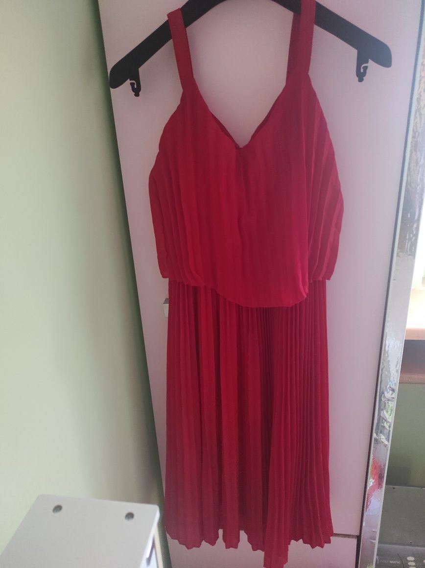 Czerwona sukienka Esmara 36