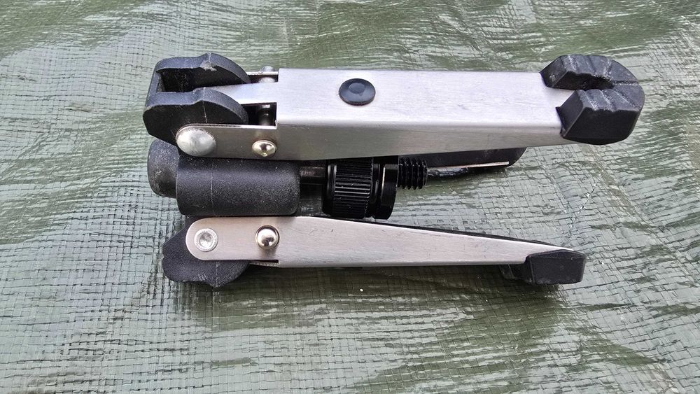 Mini tripé com estrutura robusta e design compacto