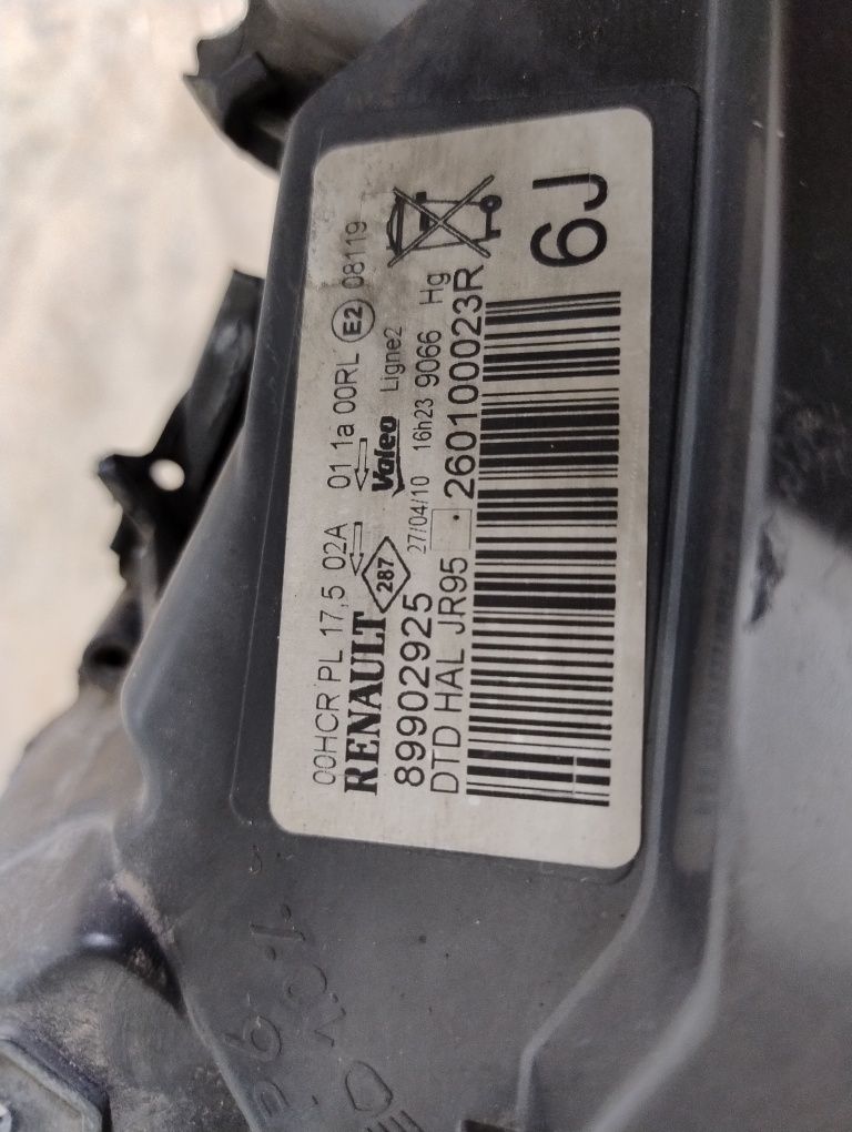 Renault grand scenic 3 lampa prawy przód uszkodzone mocowania Europa