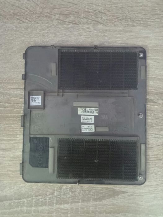 Dell XPS L501X (части корпуса)