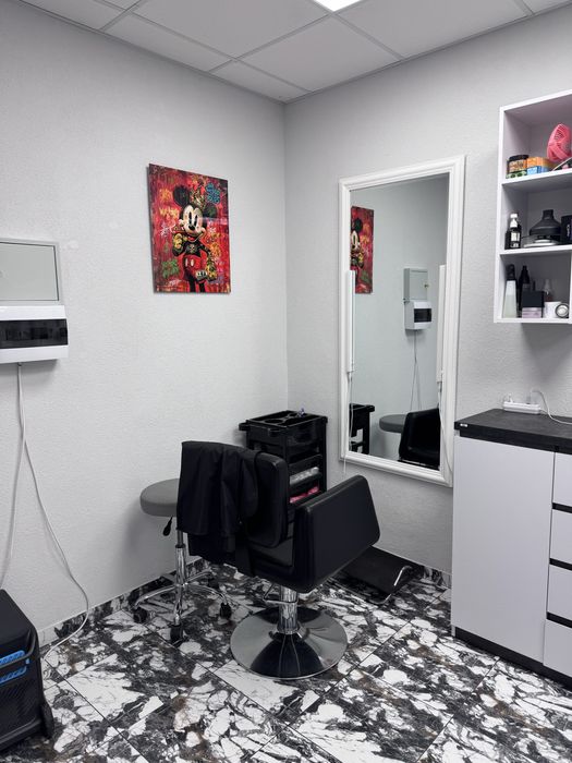 Здам місце для майстра манікюру і перукаря