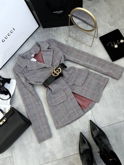 Жіночий гарний піджак